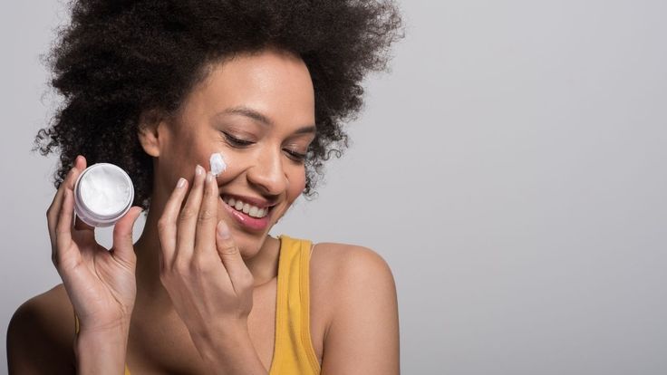 Moisturizer sangatlah penting bagi kelembapan kulit wajah