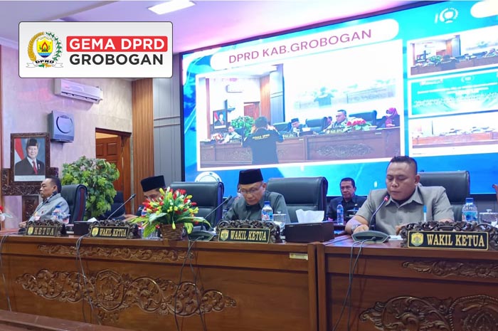 PIMPIN RAPAT: Wakil Ketua DPRD Grobogan Mukhlisin memimpin jalanya rapat paripurna raperda penyertaan modal BUMD tahun anggaran 2026, Senin (30/6).