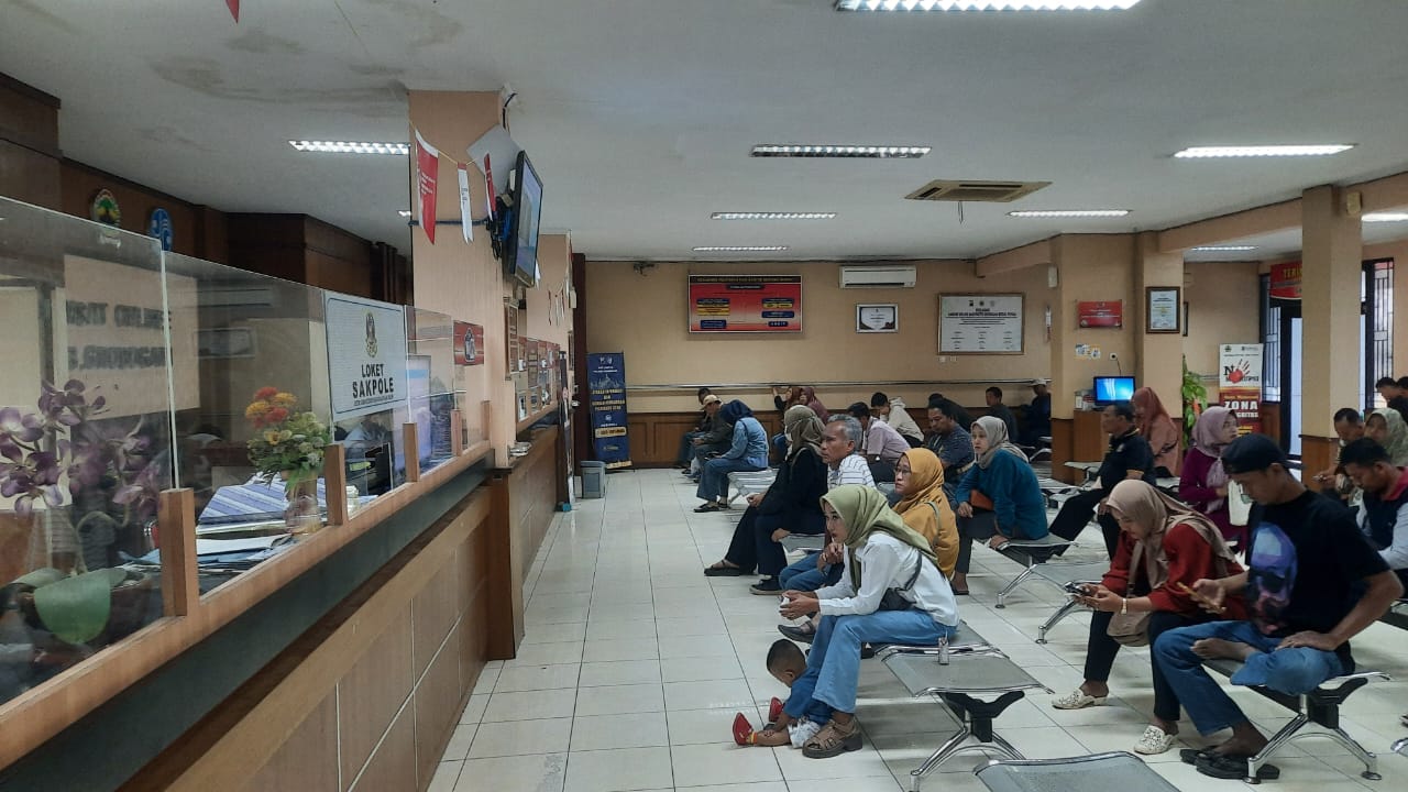 SAMSAT: Pembayaran PKB yang ada di Samsat Purwodadi.