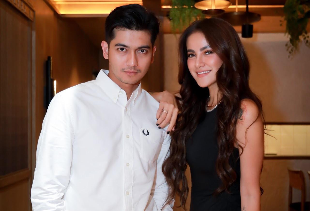 Foto Olla Ramlan dan Teuku Ryan yang menjadi sorotan