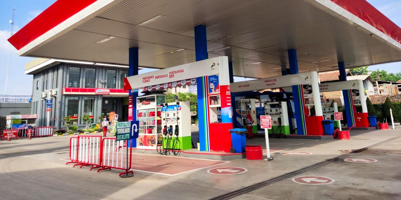 Berikut daftar lengkap harga terbaru BBM Pertamina per 1 Juli 2025 di seluruh Indonesia setelah Pertamax naik jadi Rp12.500 per liter.
