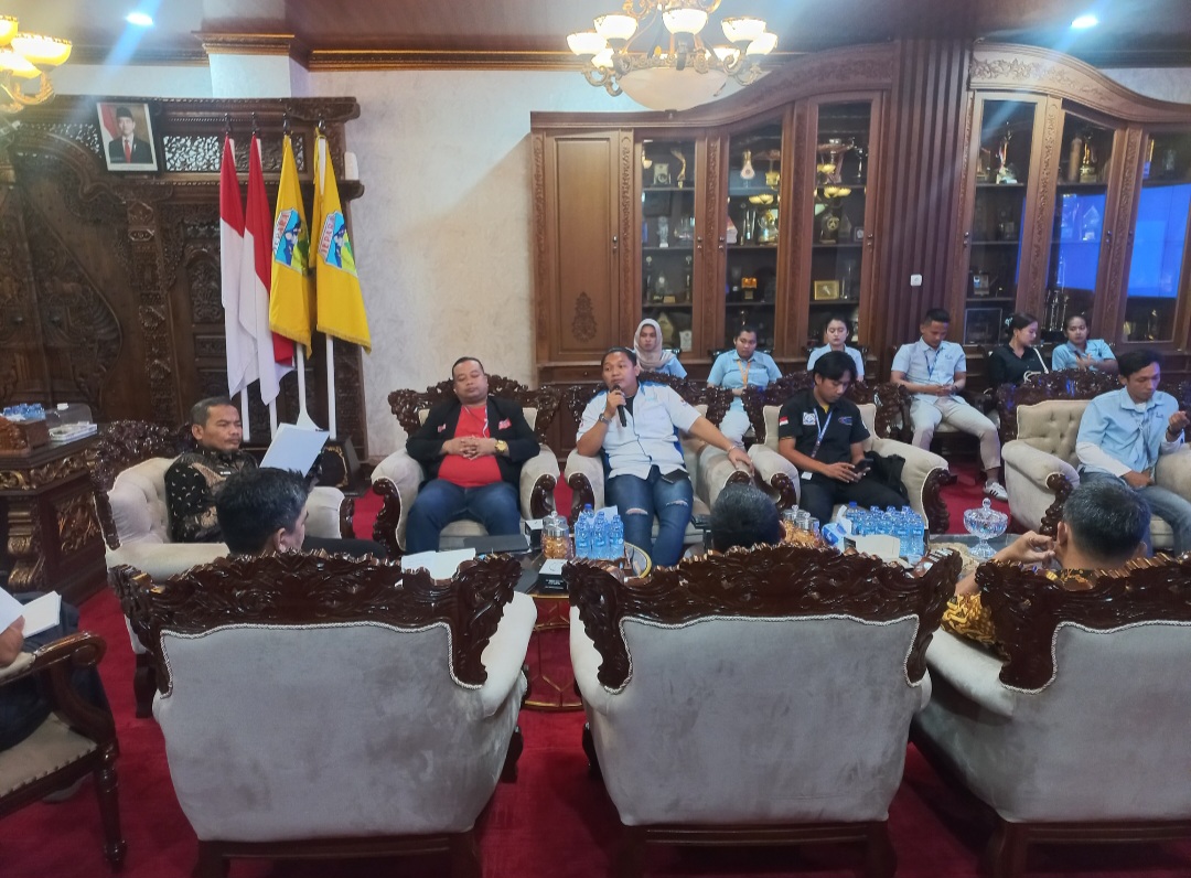BERLARUT-LARUT: Perwakilan korban bersama dengan serikat pekerja melakukan audiensi dengan Pemerintah Kabupaten (Pemkab) Jepara pada Kamis (3/7).