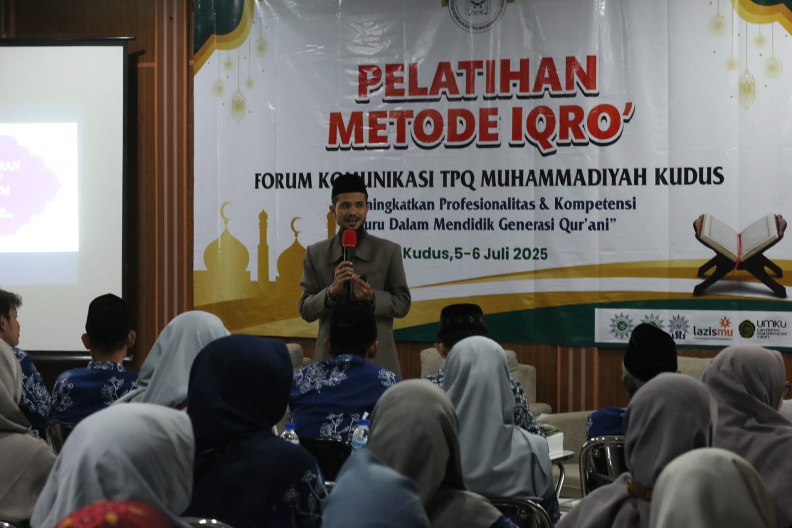 UPGRADE: Sejumlah pendidik berbagai jenjang pendidikan mendengarkan materi terkait Pelatihan Metode Iqro
