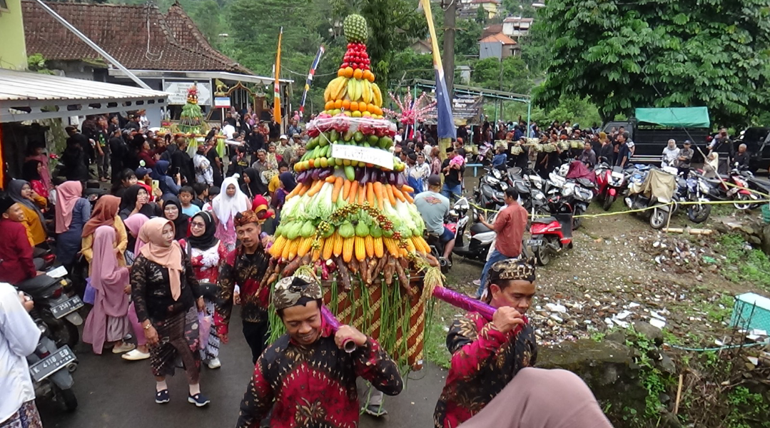GAGASAN: Kepala Disbudpar Kudus mengungkapkan gagasannya terkait Festival Gunungan Muria Raya, belum lama ini. (ANDIKA TRISNA SAPUTRA/RADAR KUDUS)