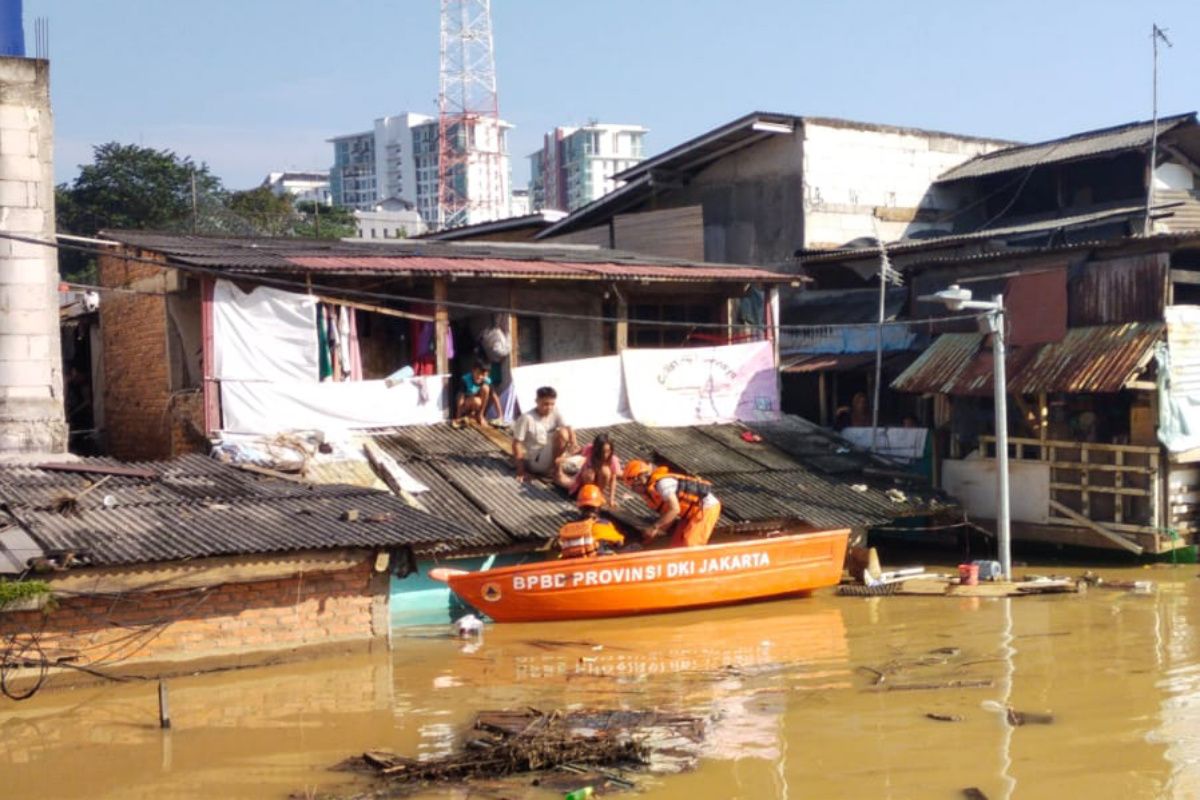 Banjir yang terjadi di Jakarta semakin meluas hingga mencapai 53 Rukun Tetangga (RT)