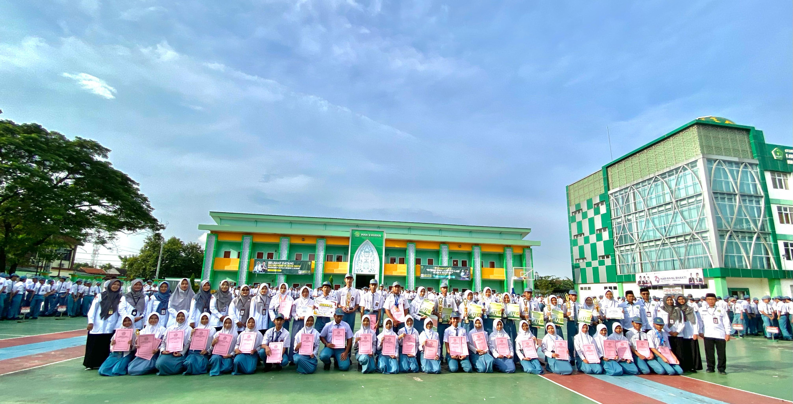 Jajaran guru dan Murid berprestasi MAN 2 Kudus
