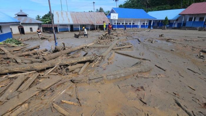 Banjir bandang kepung lima desa di Donggala Sulawesi Tengah.