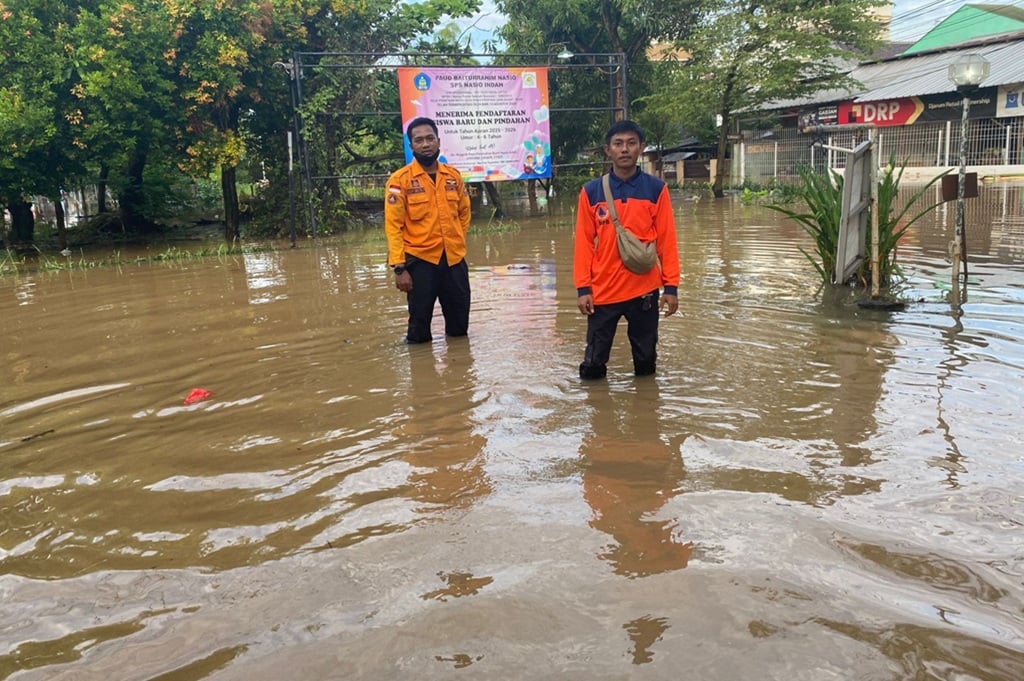Banjir menggenangi beberapa daerah di Bekasi