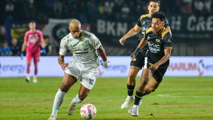 Persib Bandung menghadapi Dewa United dalam laga Piala Presiden 2025 di Stadion Si Jalak Harupat, Selasa (8/7) malam.