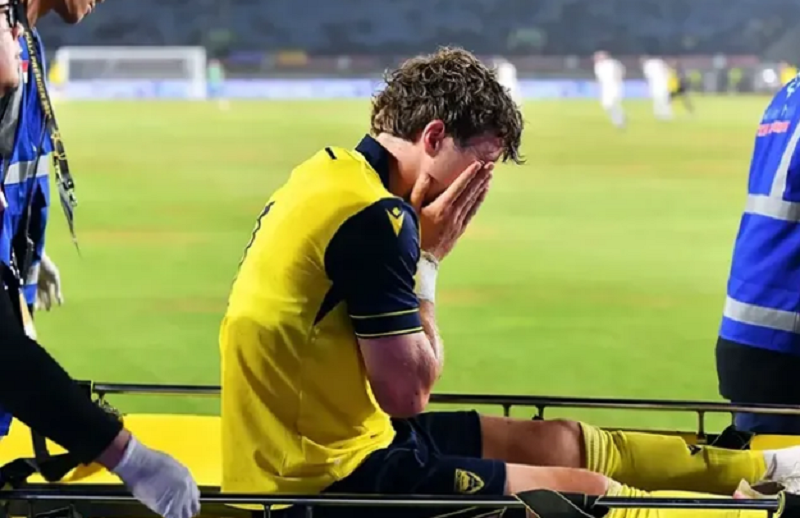 Ole Romeny cedera setelah menerima tekel brutal dari paulinho moccelin - Pemain Arema Malang