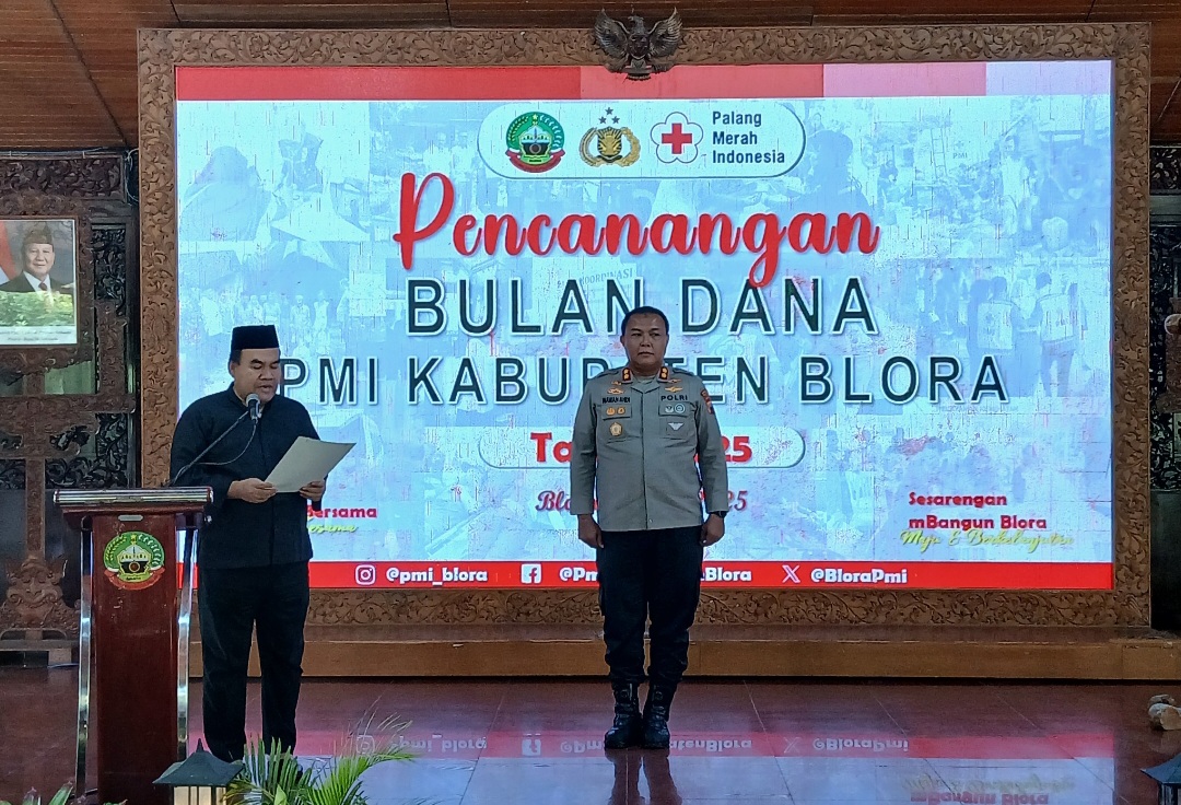 SAH: Bupati Blora Arief Rohman (kiri) saat mengukuhkan Kapolres Blora AKBP Wawan Andi Susanto jadi Ketua Umum Bulan Dana PMI Kabupaten Blora Tahun 2025.