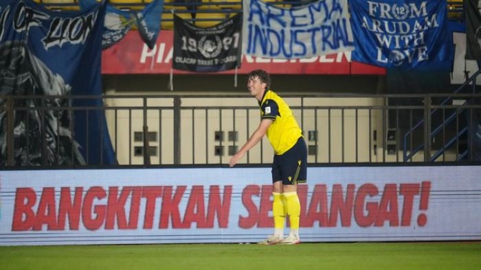 Ole Romeny mencetak satu gol ke gawang Arema pada babak pertama.