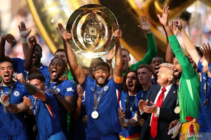 Pemain Chelsea merayakan keberhasilan mereka menjadi juara Piala Dunia Antarklub FIFA 2025 seusai mengalahkan Paris Saint-Germain (PSG) dengan skor 3-0 pada partai final di Stadion MetLife, New Jersey