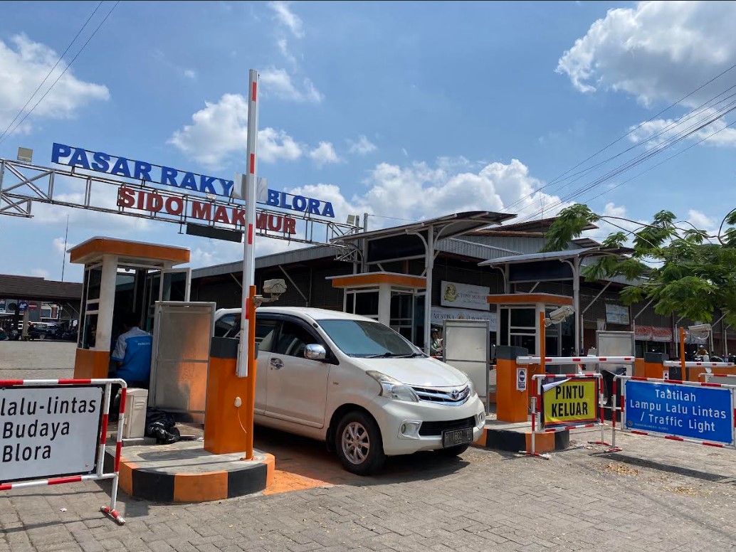 PEMBERLAKUAN: E Parkir Sidomakmur meraup keuntungan mencapai Rp 10 juta setiap hari. Berbeda dengan sebelum pemberlakuan parkir elektronik.