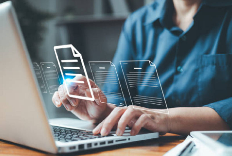 Ilustrasi mencatat secara digital