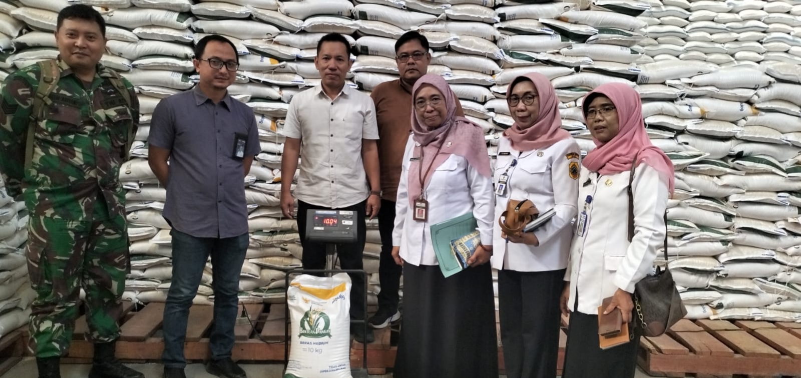 DICEK: Pemerintah memastikan ketersediaan beras di Bulog Pati kemarin.&nbsp;