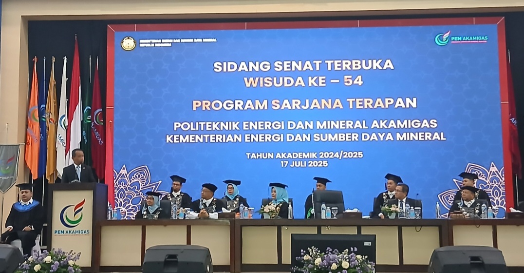BERI APRESIASI: Menteri Energi dan Sumber Daya Mineral (ESDM) Bahlil Lahadalia saat memberikan sambutan di acara wisuda PEM Akamigas Cepu.