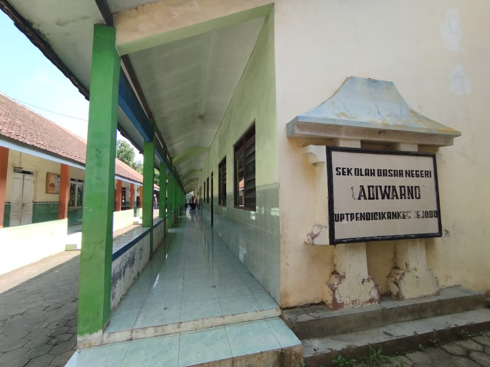 SEPI: Kondisi SD 1 Adiwarno, Mejobo, Kudus yang lengang tak dapat siswa baru.