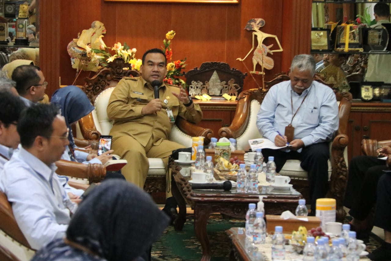 PEMBAHASAN: Bupati Blora menerima jajaran Civitas Akademika UNY untuk berdiskusi dengan perguruan tinggi swasta di Blora bertempat di rumah dinas Bupati Blora