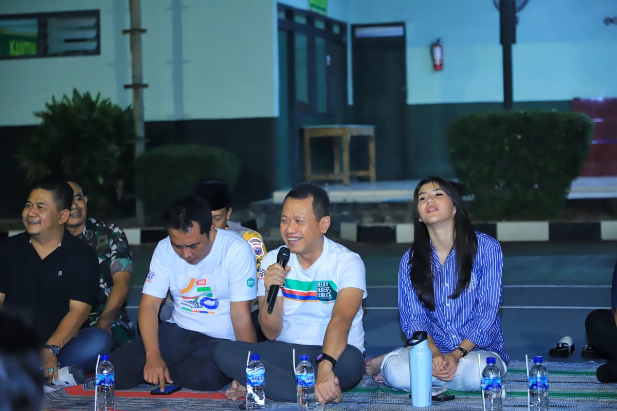 TEMU PEDAGANG: Bupati Kudus Sam