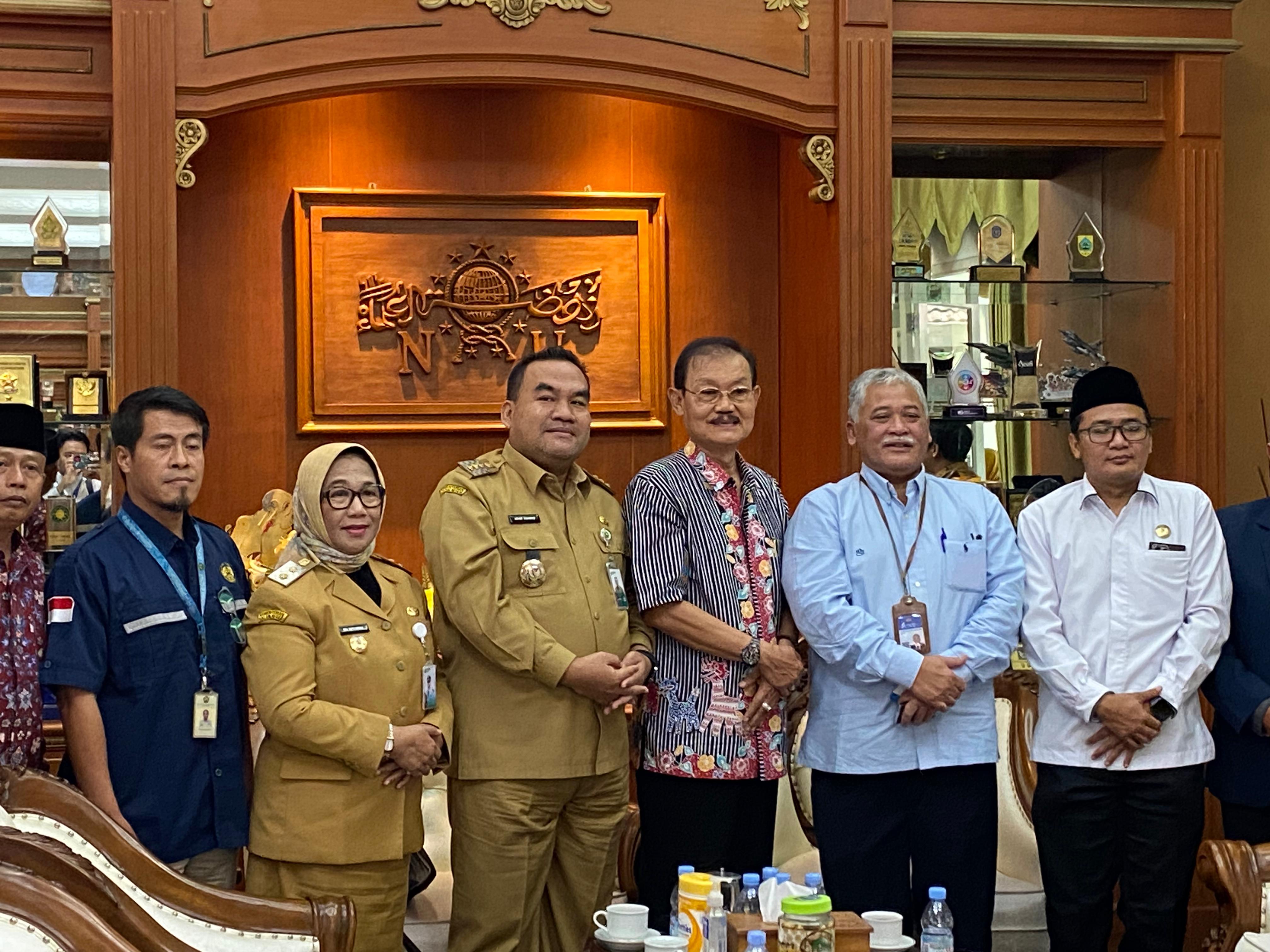 Berfoto Bersama: Bupati Blora bersama jajaran Civitas Akademika UNY