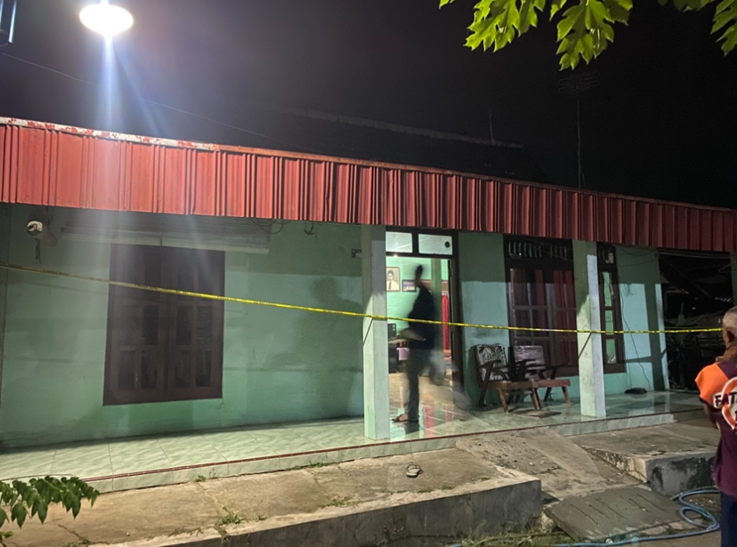 PEMBUNUHAN: Suasana rumah korban nenek yang diduga jadi korban pembunuhan di Dukuh Kalisangku, Desa Gempolrejo, Kecamatan Tunjungan, Blora.