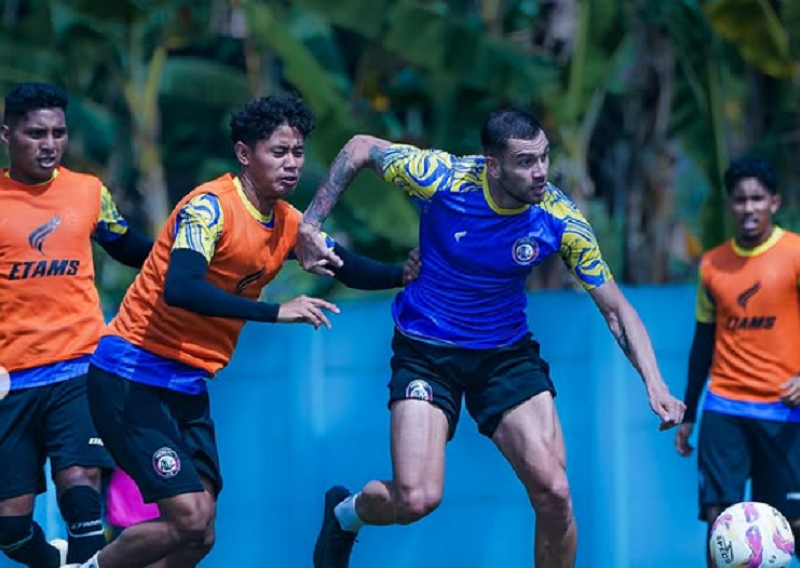 Sesi latihan skuad Arema Malang