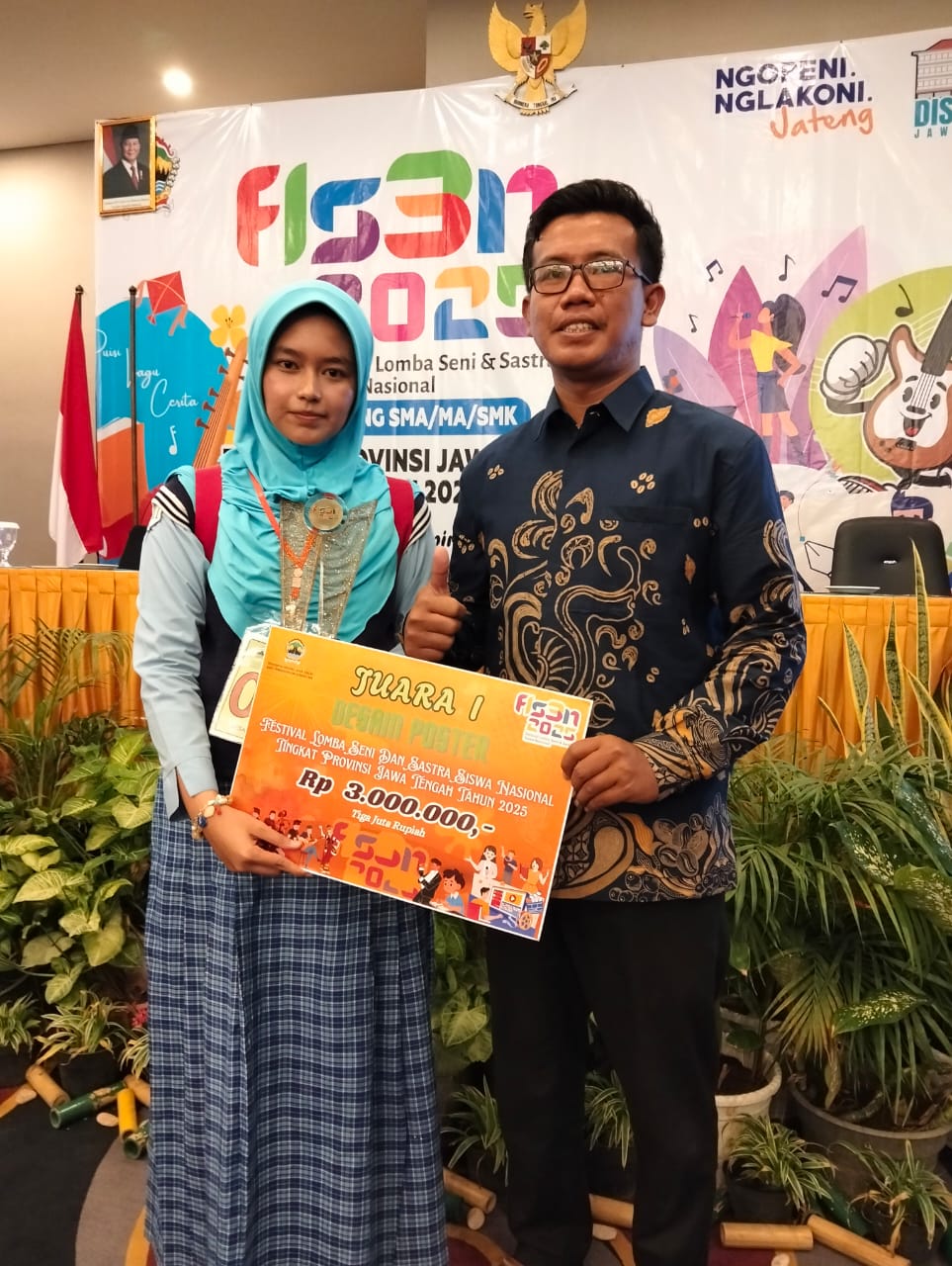 Kitana A Az-Zahra, siswi kelas XII-1 MAN 2 Kudus , berhasil meraih Juara 1 cabang lomba Desain Poster, yang diselenggarakan oleh Kemendikbudristek pada 23&ndash;24 Juli 2025 di Hotel Megaland, Surakarta.