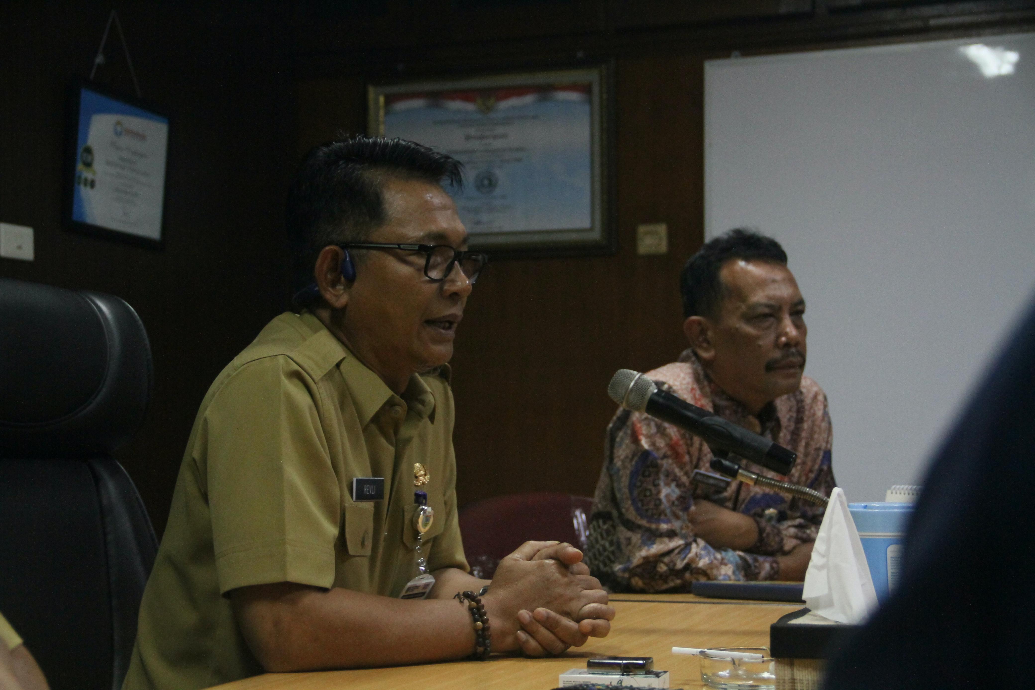 LANGKAH TEGAS: Sekda Kudus Revlisianto Subekti memberikan keterangan terkait tindaklanjut kasus ASN yang adu jotos di tempat karaoke.