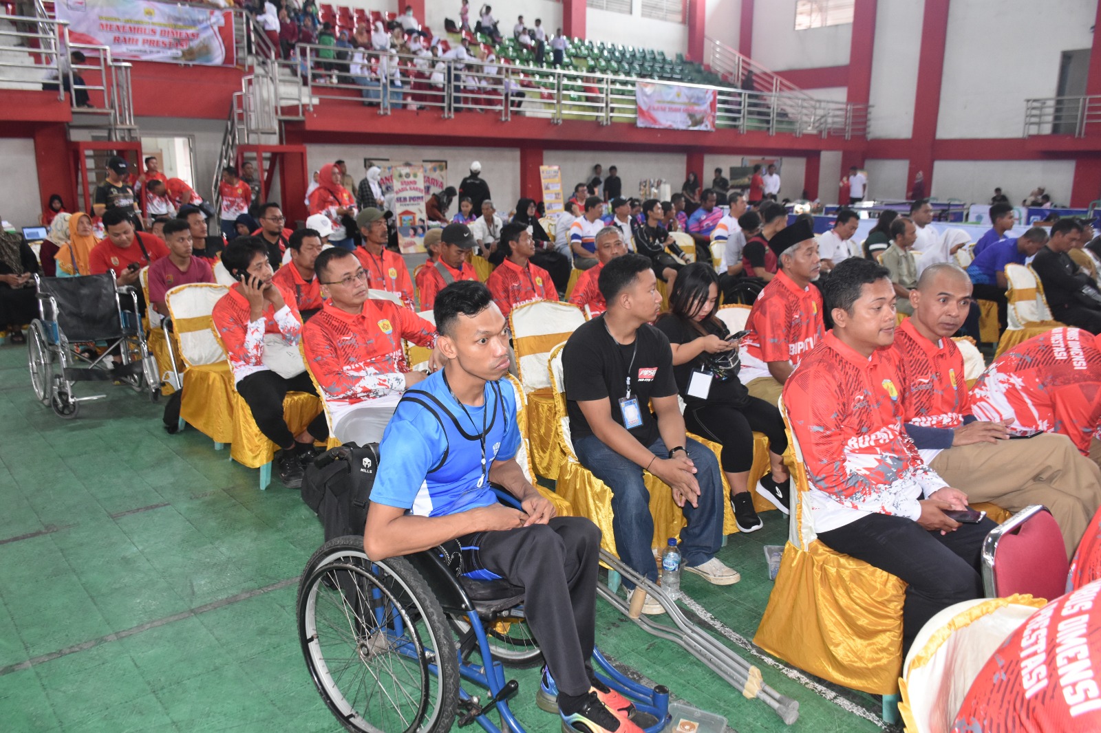 IKUT KOMPETISI &ndash; Puluhan atlet difabe Jateng ikut meramaikan Bupati Cup I NPCI Grobogan di GOR Simpang Lima Purwodadi.