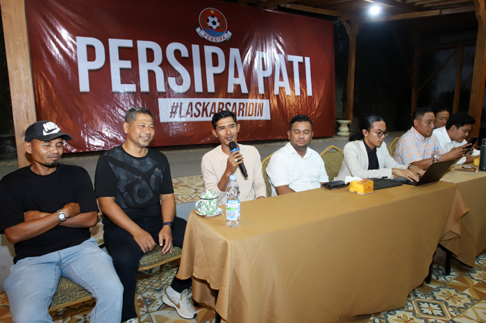 ANYAR: Rudi Widodo saat tampil di launching manajemen dan tim pelatih Persipa Pati di Omah Kuno 1868 pekan kemarin.