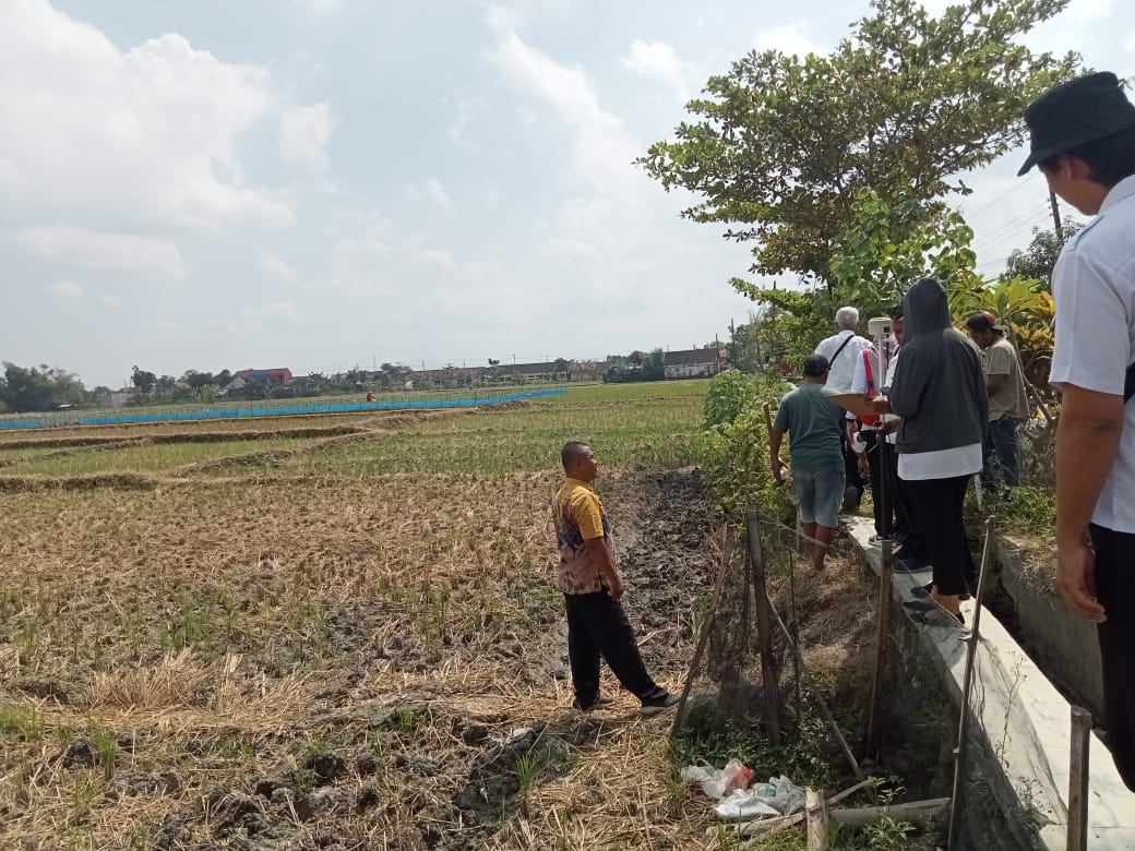 SURVEI: OPD gabungan saat meninjau lokasi bakal sekolah rakyat di Kalongan Kecamatan Purwodadi.