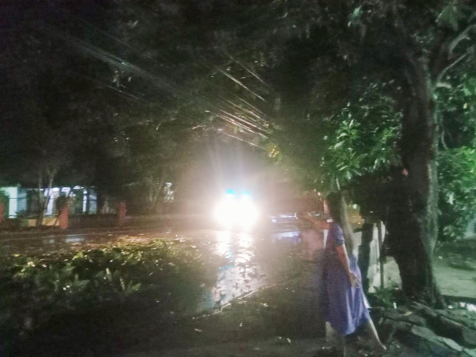 Kondisi di Desa Kipang saat terjadi puting beliung Rabu (30/7) malam.