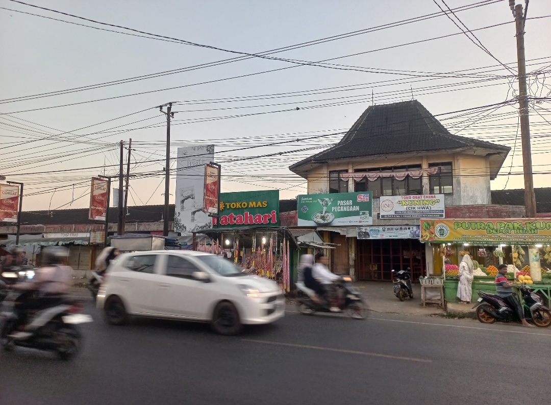 PADAT: Kondisi Pasar Pecangaan yang direncanakan akan direlokasi, pada Jumat (1/8).