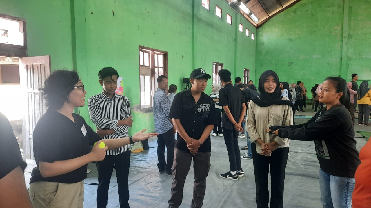 DILATIH: Prakosa Institute saat memberikan pelatihan bagi warga Desa Sugihmanik dan sekitarnya di Balai Desa Sugihmanik Kecamatan Tanggungharjo.