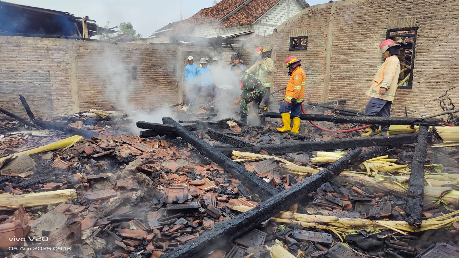 Kebakaran di Desa Meteseh, Kecamatan Kaliori, Rembang Selasa (5/8).