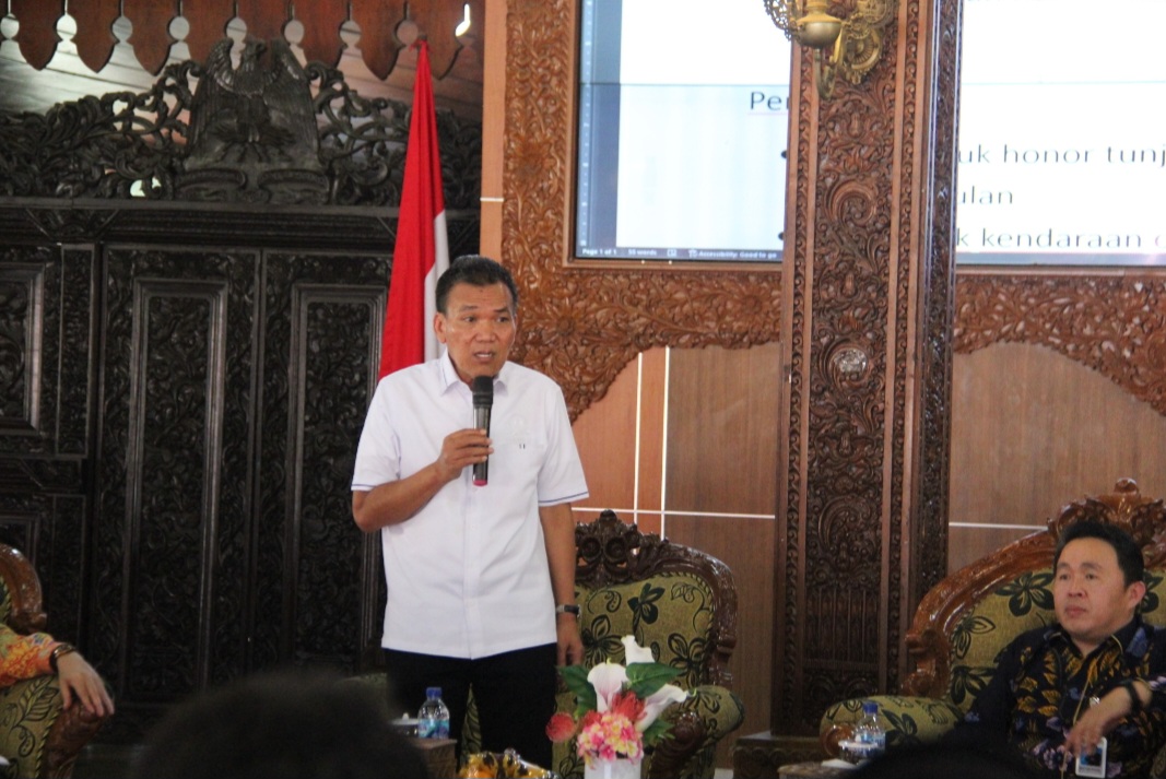 DISEMINASI: Anggota Komisi XI tengah melakukan paparan terhadap perwakilan BPD di Kabupaten Jepara di Pendapa Kartini Selasa (5/8).