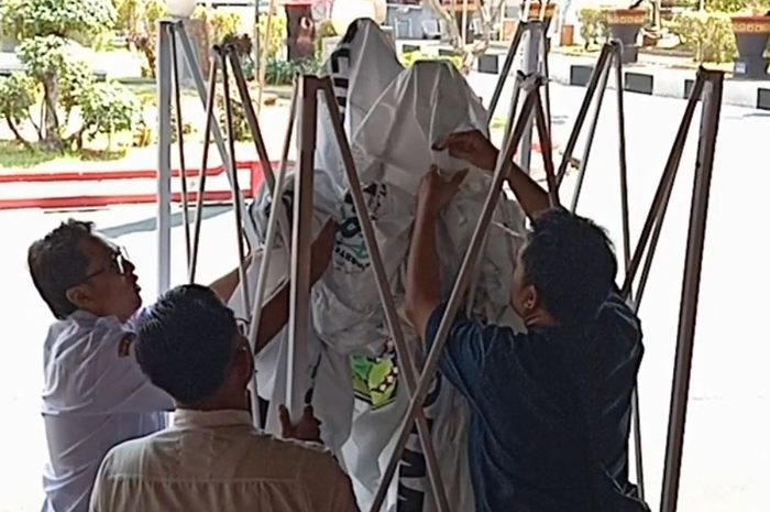 CSR: Pemasangan tenda UMKM untuk 30 pelaku usaha di Jepara.