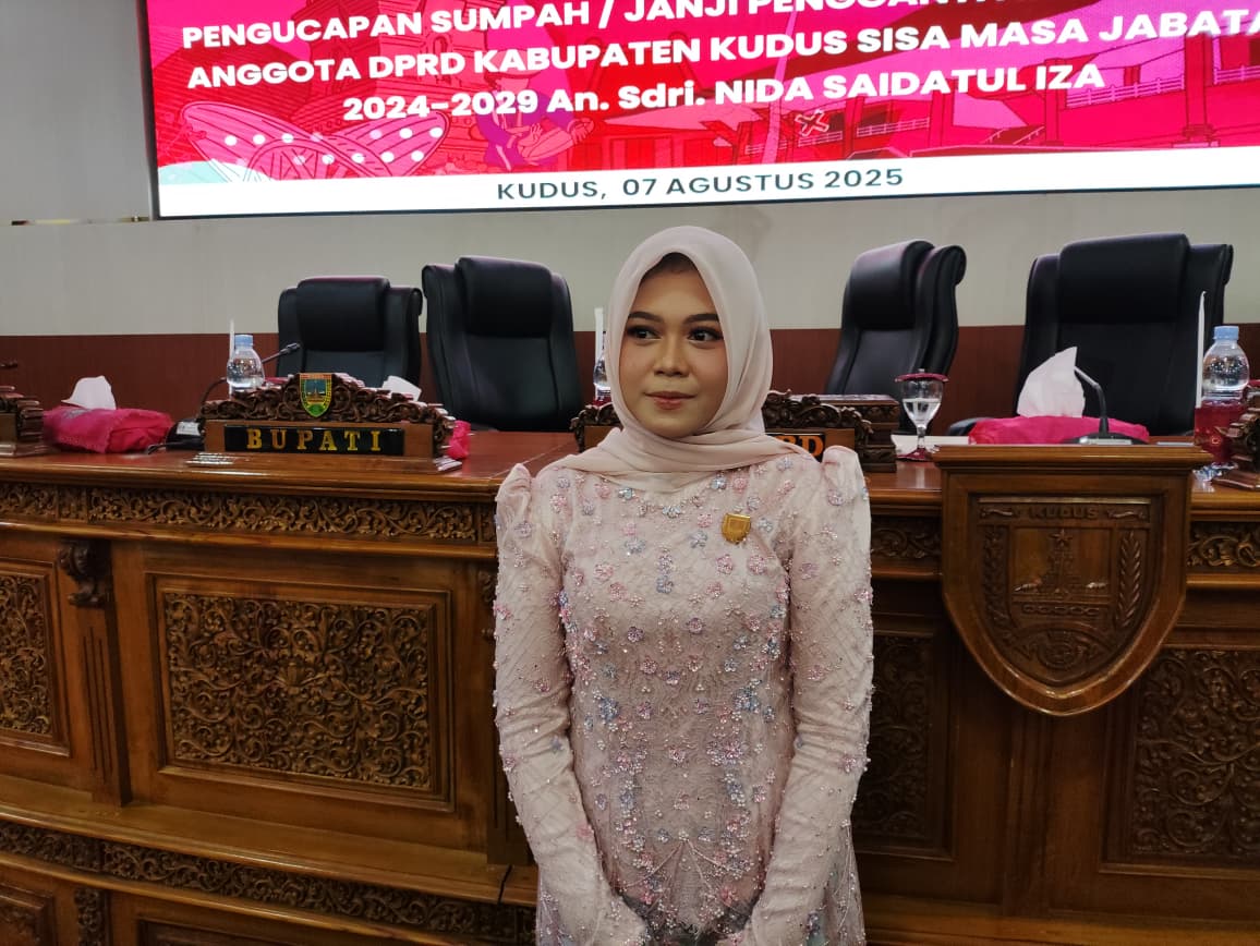 SIAP BEKERJA: Anggota DPRD Kudus Nida Saidatul Iza usai menjalani pelantikan PAW DPRD Kudus.