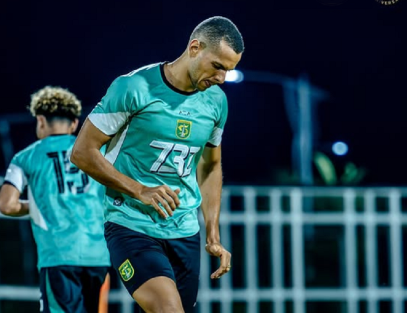 Pemain asing Persebaya sedang latihan