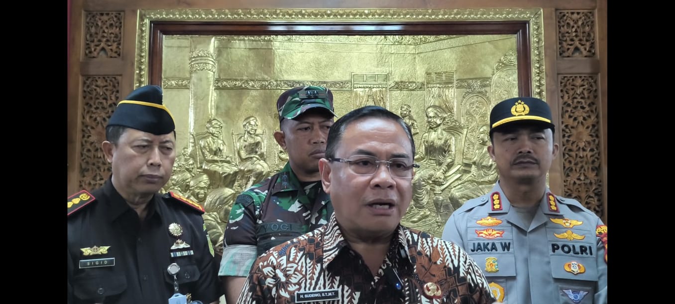 Bupati Pati Sudewo membatalkan kenaikan PBB-P2 sebesar 250 % dengan mempertimbangkan aspirasi masyarakat. (ACHMAD ULIL ALBAB/RADAR KUDUS)