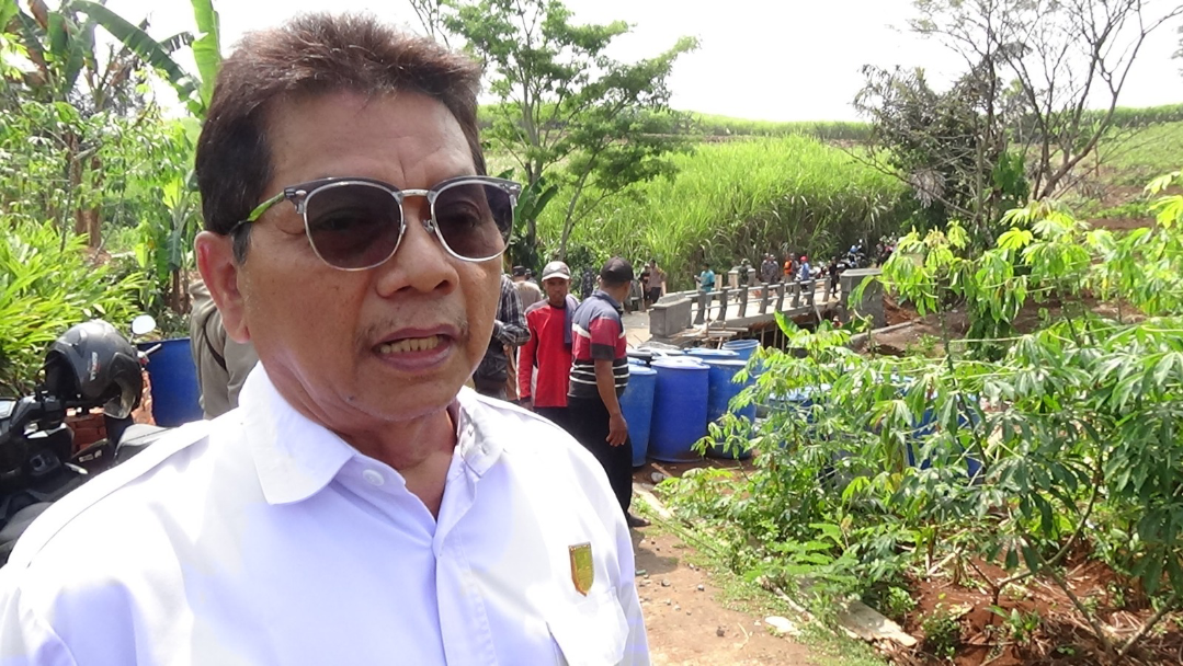FOTO: Sekretaris Komisi B DPRD Kudus, Sutriyono saat menjelaskan terkait pembangunan infrastruktur pertanian, siang ini. (ANDIKA TRISNA SAPUTRA/RADAR KUDUS)