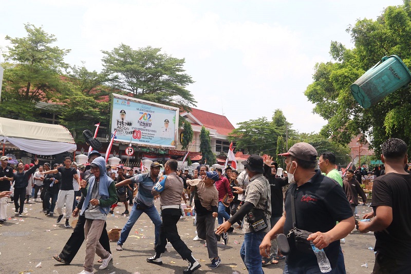 Suasana demo di Pati pada tanggal 13 Agustus 2025
