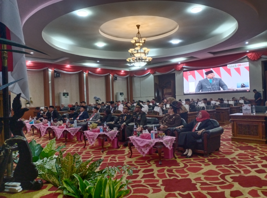 ARAHAN: Presiden RI Prabowo Subianto memberi arahan dalam Rapat Paripurna, Jumat (15/8). (ANDIKA TRISNA SAPUTRA/RADAR KUDUS)