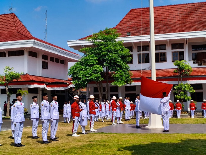 Wakil Gubernur Jawa Tengah, Taj Yasin Maimoen saat diwawancarai usai bertugas menjadi inspektur upacara memperingati Hari Kemerdekaan RI ke-80.