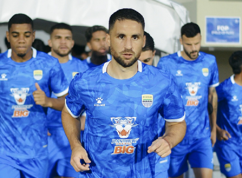 Pemain Persib Bandung sedang bersiap saat pertandingan