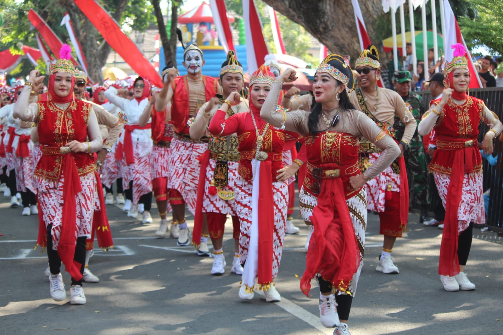 MERIAH: Karnaval Pembangunan Grobogan 2025 tampil meriah.