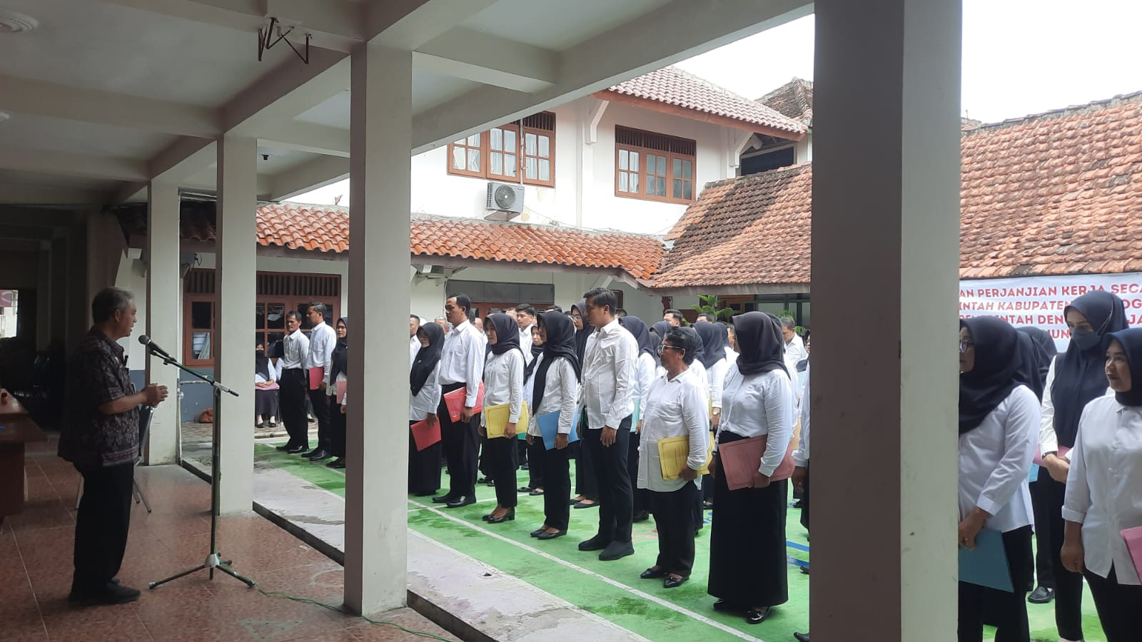 SELAMAT: Sebanyak 789 PPPK Grobogan resmi menandatangani perjanjian kerja di halaman BKPPD Grobogan.