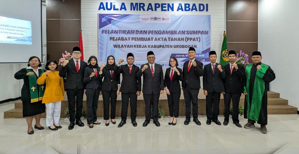 SELAMAT: Enam PPAT dilantik Kantah Grobogan baru-baru ini.
