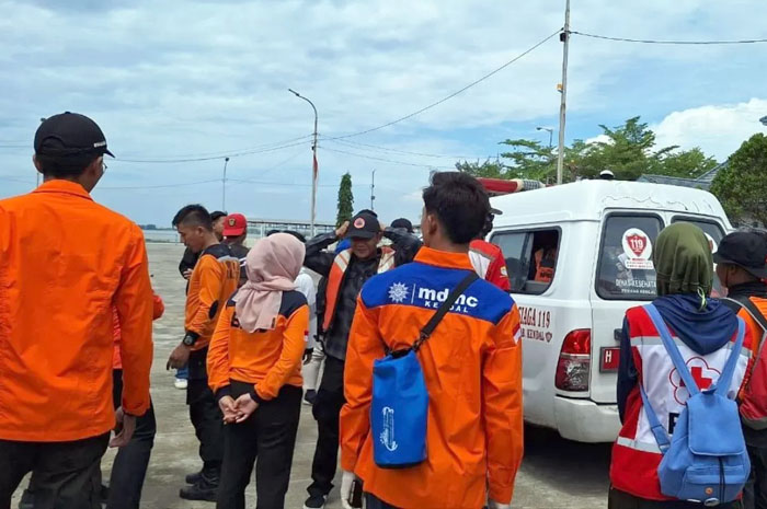 Setelah dua hari pencarian, Anak Buah Kapal (ABK) Kapal Motor Nelayan (KMN) Jolo Sutro akhirnya membuahkan hasil.